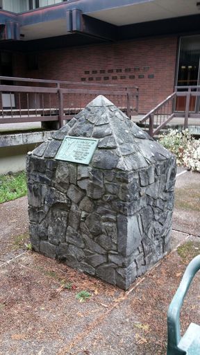 Zoom on the image : Oregon State University College of Forestry War Memorial