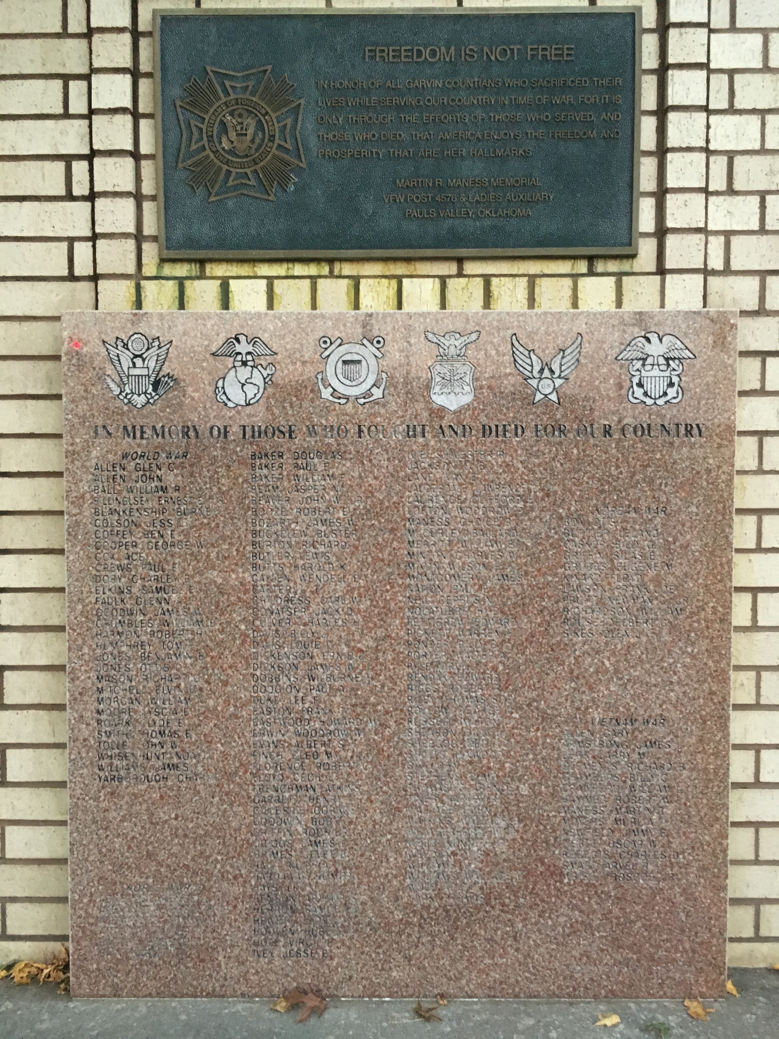 Zoom on the image : Garvin County Veterans Memorial Plaza