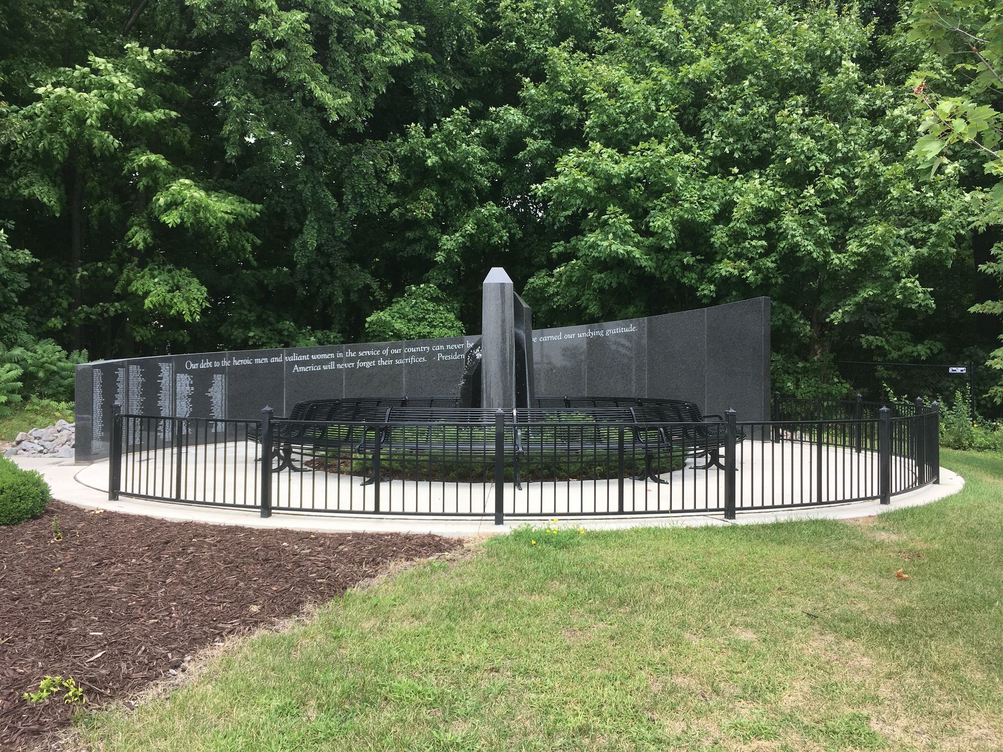 Zoom on the image : Plymouth Veterans Memorial