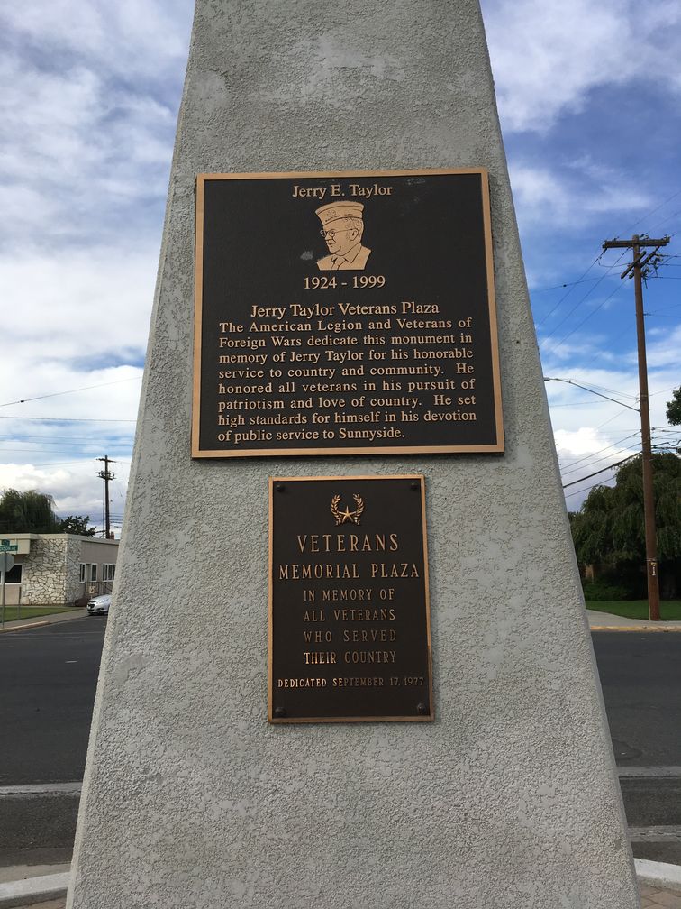 Zoom on the image : Veterans Memorial Plaza