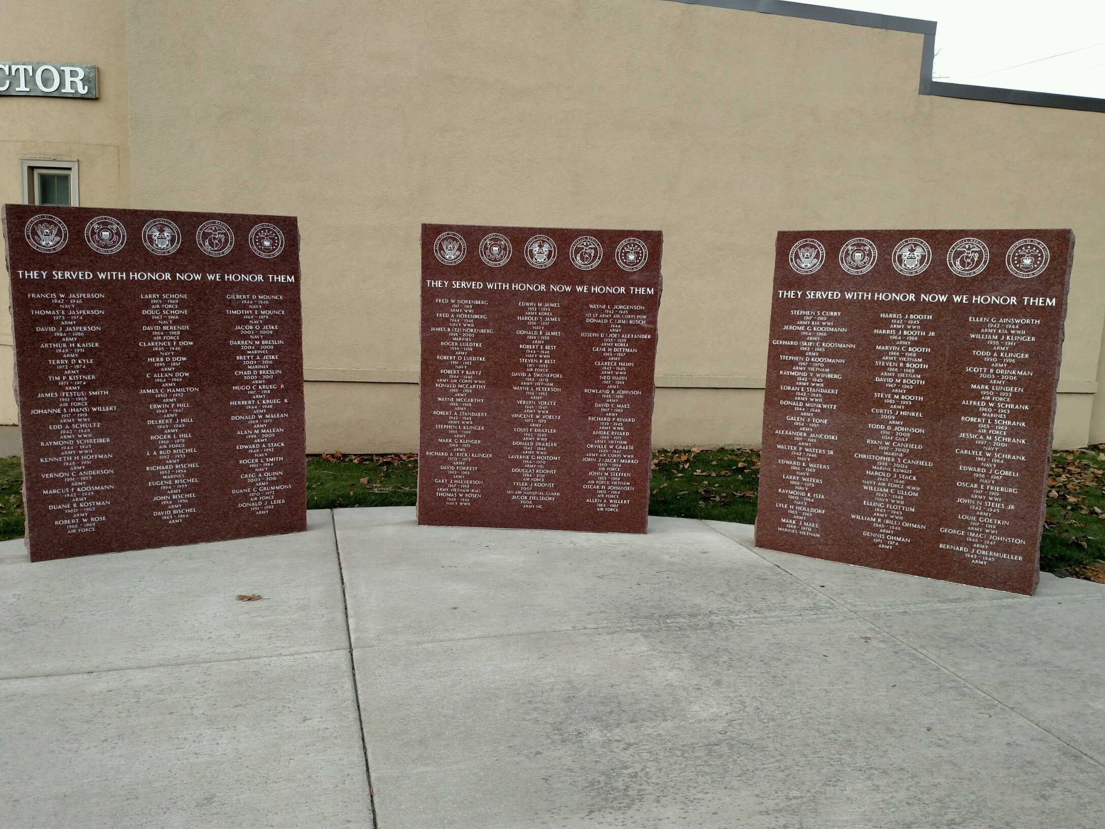 Zoom on the image : The World War I and II Monument 