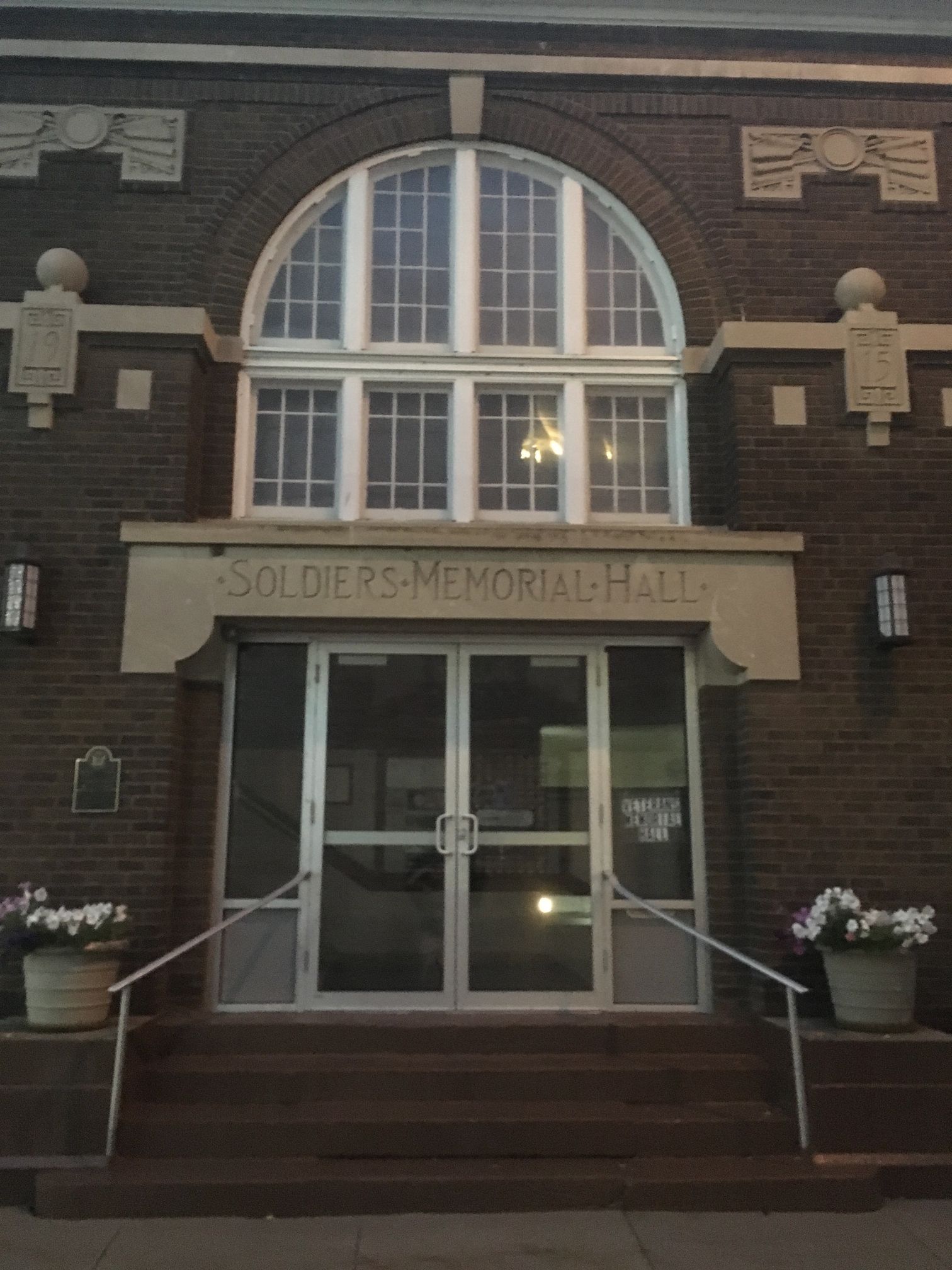 Zoom on the image : Black Hawk County Soldiers Memorial Hall