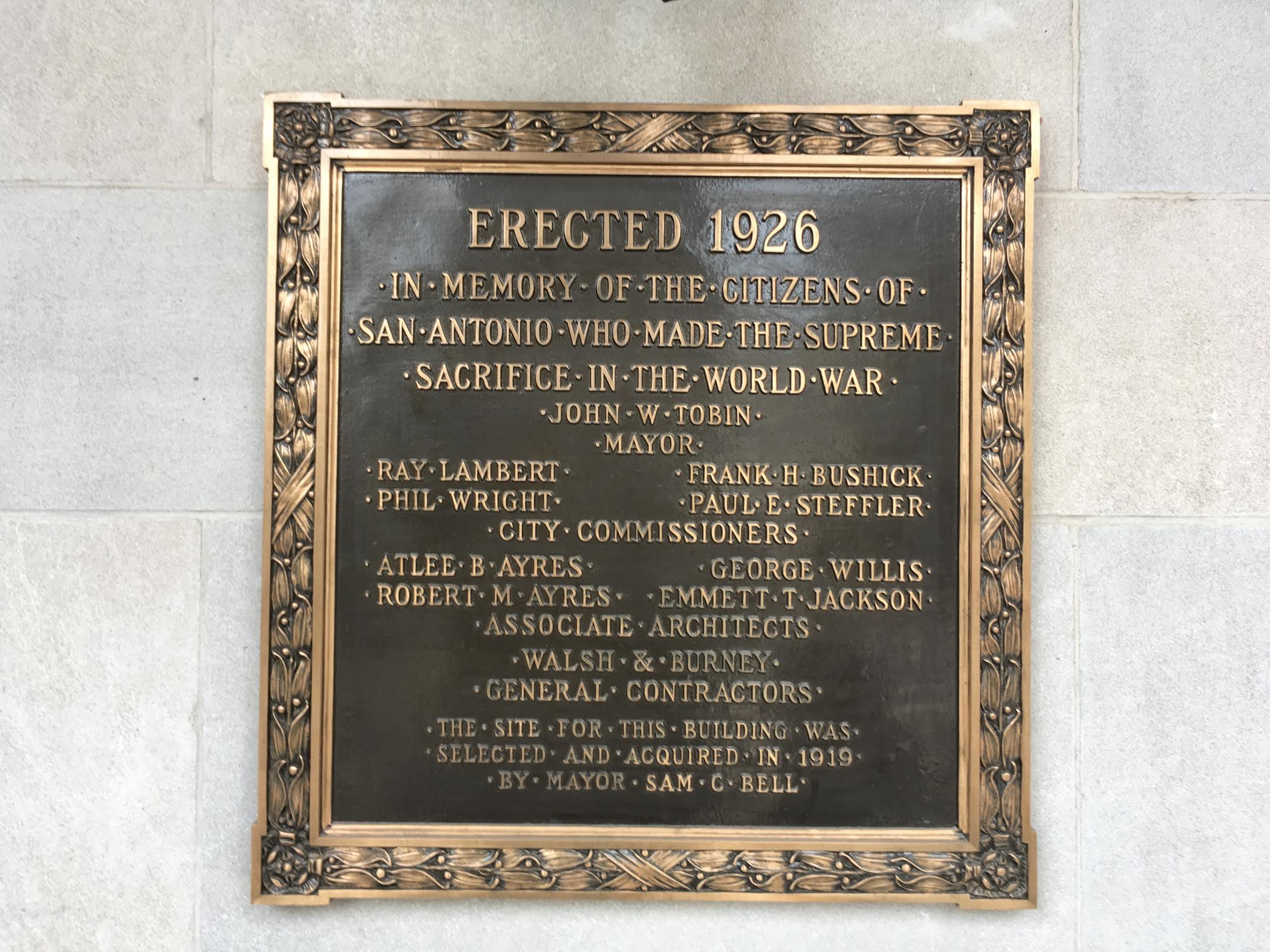 Zoom on the image :  A Memorial Plaque Dedicated To San Antonio Soldiers Who Made The Supreme Sacrifice In The World War