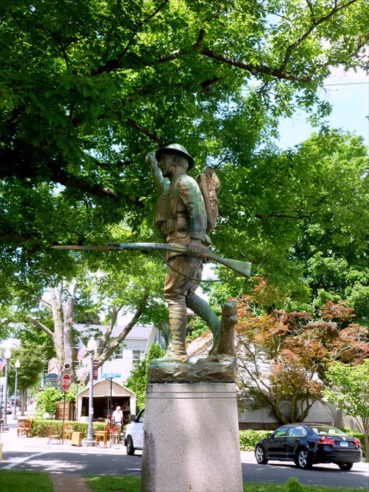 Zoom on the image : The Spirit of the American Doughboy 