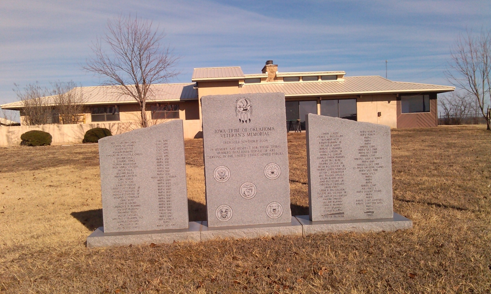 Zoom on the image : Iowa Tribe of Oklahoma Veteran's Memorial