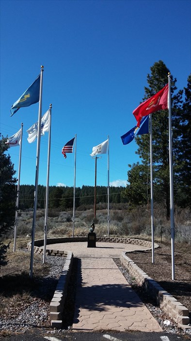 Zoom on the image : Klamath Tribes Veterans Monument 