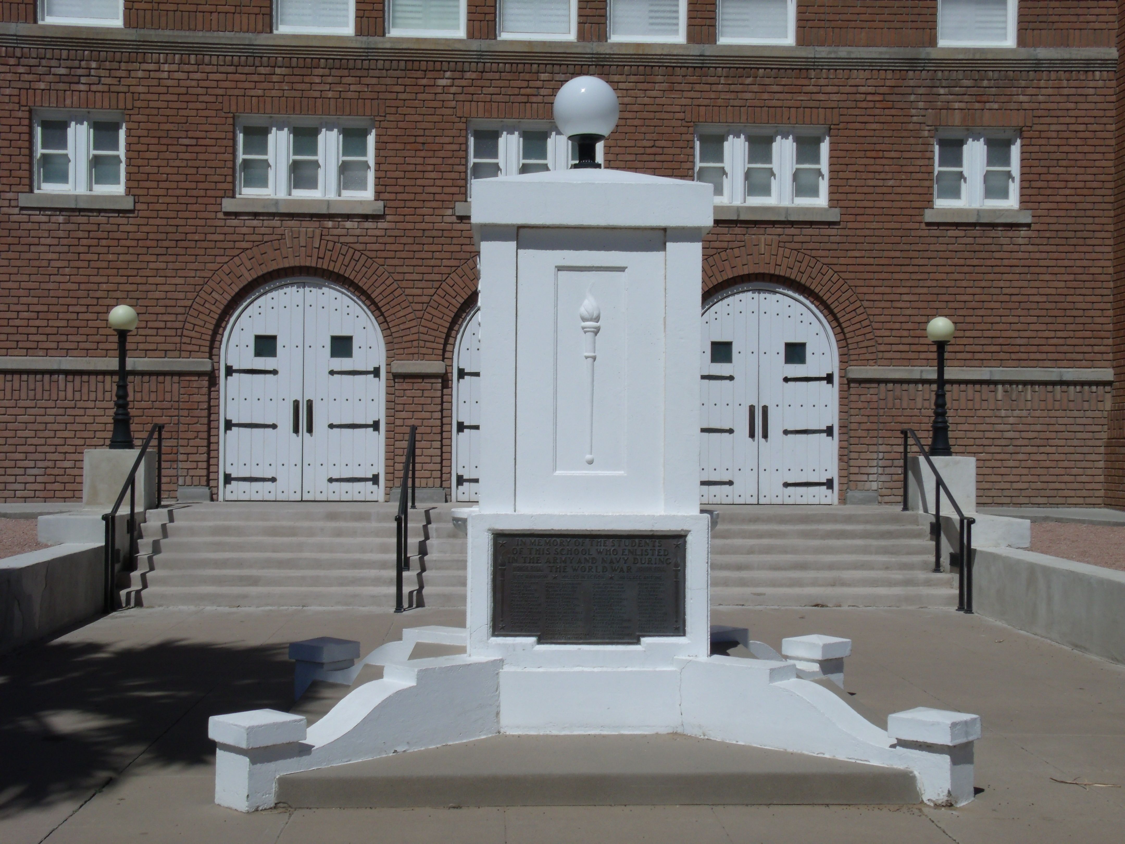 Zoom on the image : Phoenix Indian School World War I War Memorial