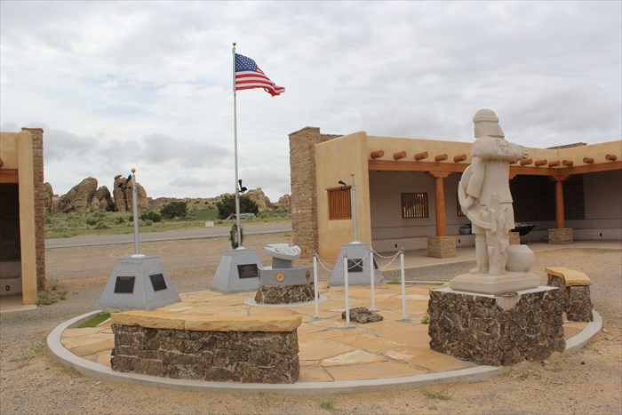 Zoom on the image : Pueblo of Acoma Veterans Memorial