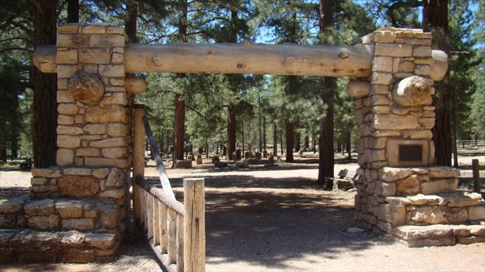 Zoom on the image : Grand Canyon Pioneer Cemetery Gate