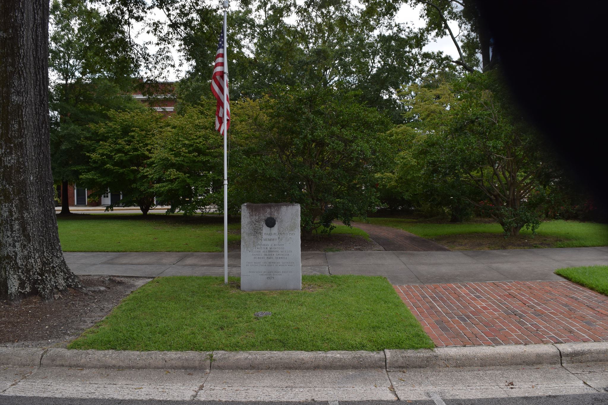 Zoom on the image : Cheraw World War I Monument