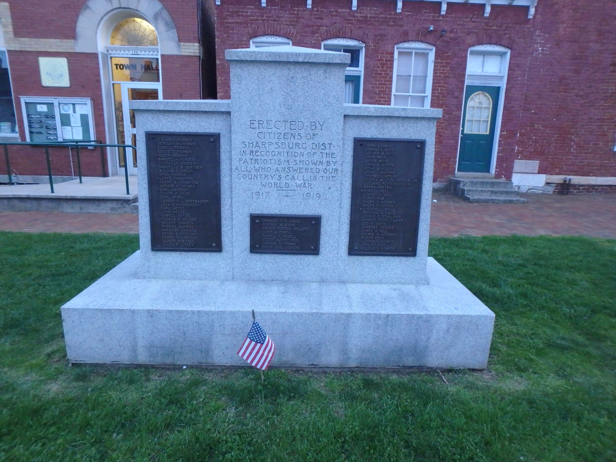 Zoom on the image : Sharpsburg First World War Monument