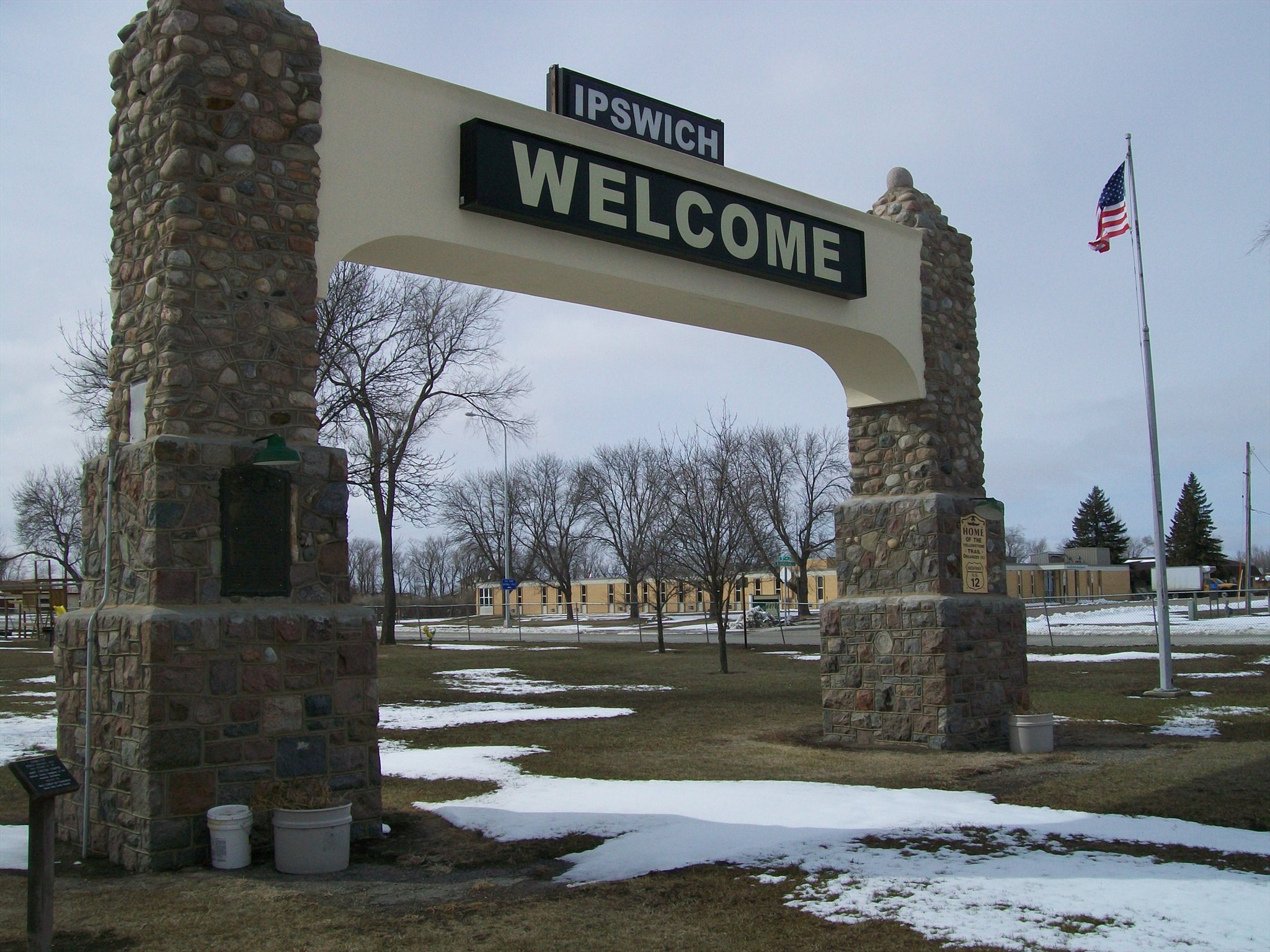 Zoom on the image : Ipswich Memorial Arch