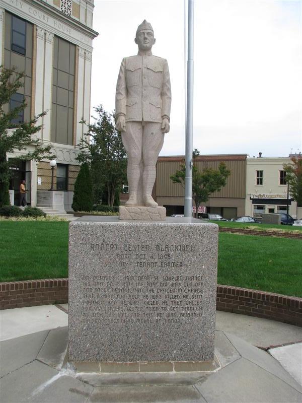 Zoom on the image : Robert Lester Blackwell Monument