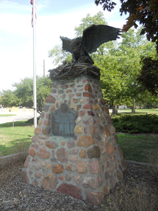 Zoom on the image : Pottawatomie County World War I Memorial - Wamego
