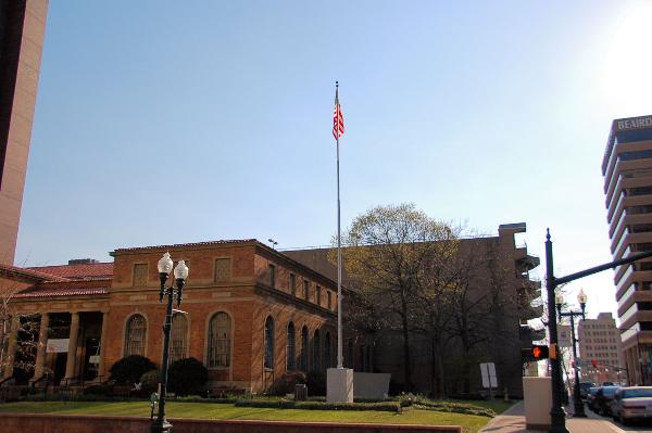 Zoom on the image : Caddo Parish Soldiers & Sailors Memorial