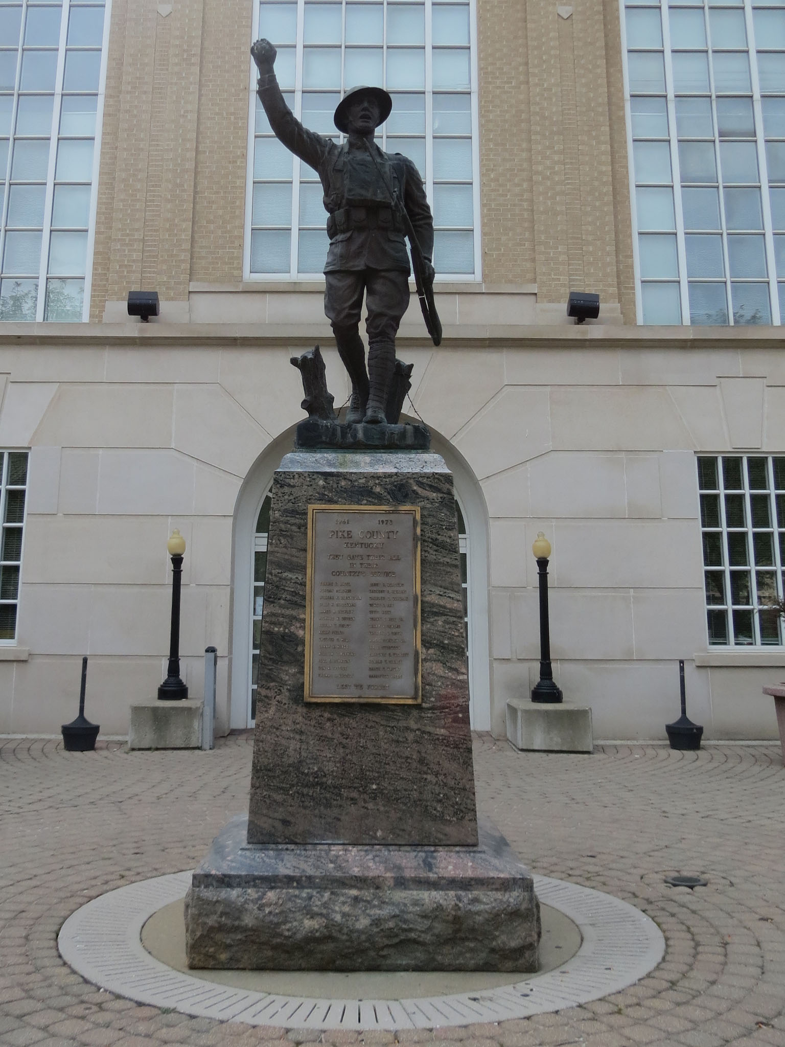 Zoom on the image : Pike County Doughboy
