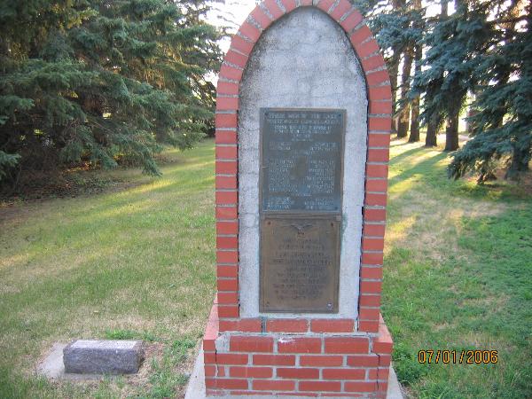 Zoom on the image : Lake Whitewood WWI Monument