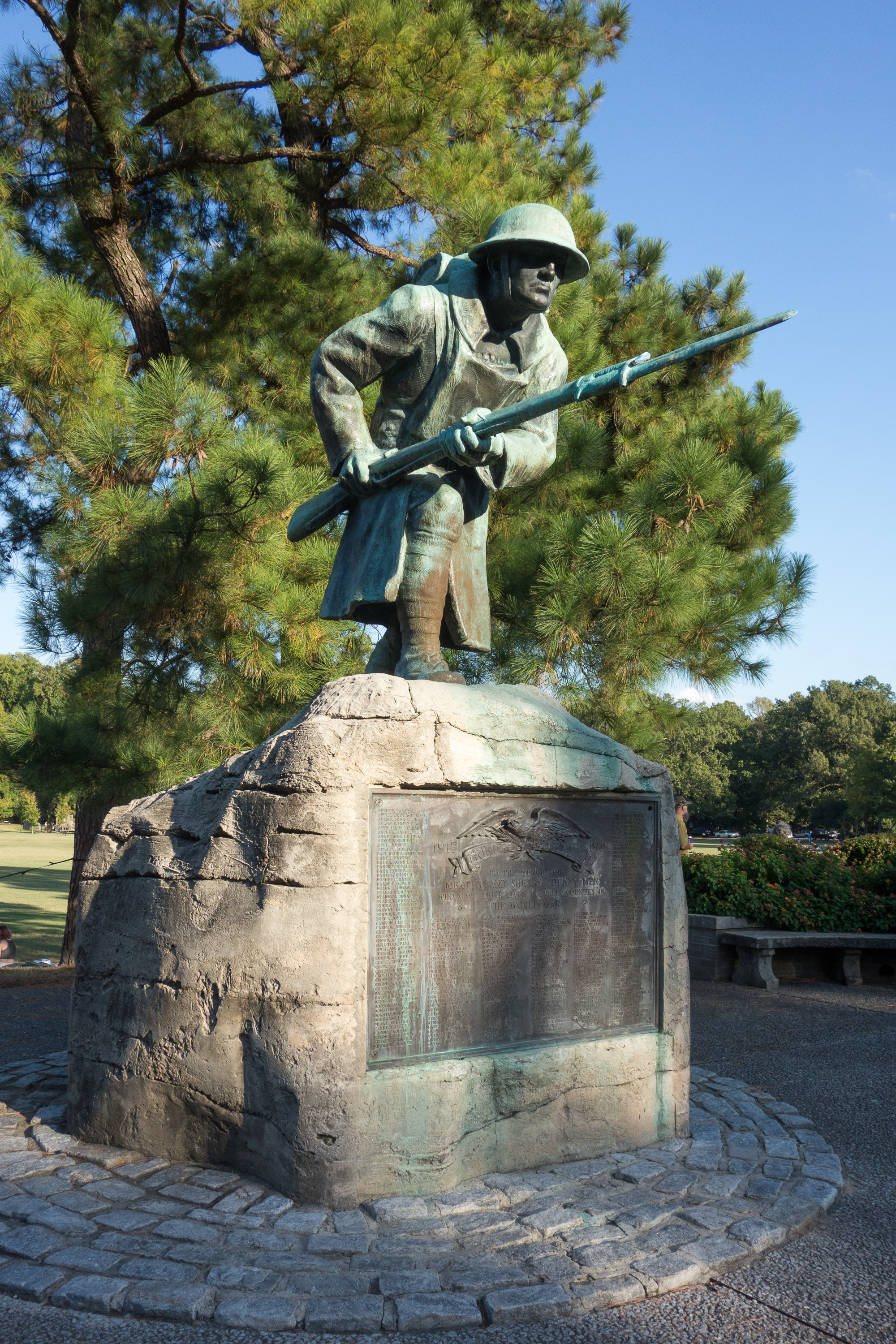 Zoom on the image : The World War Memorial
