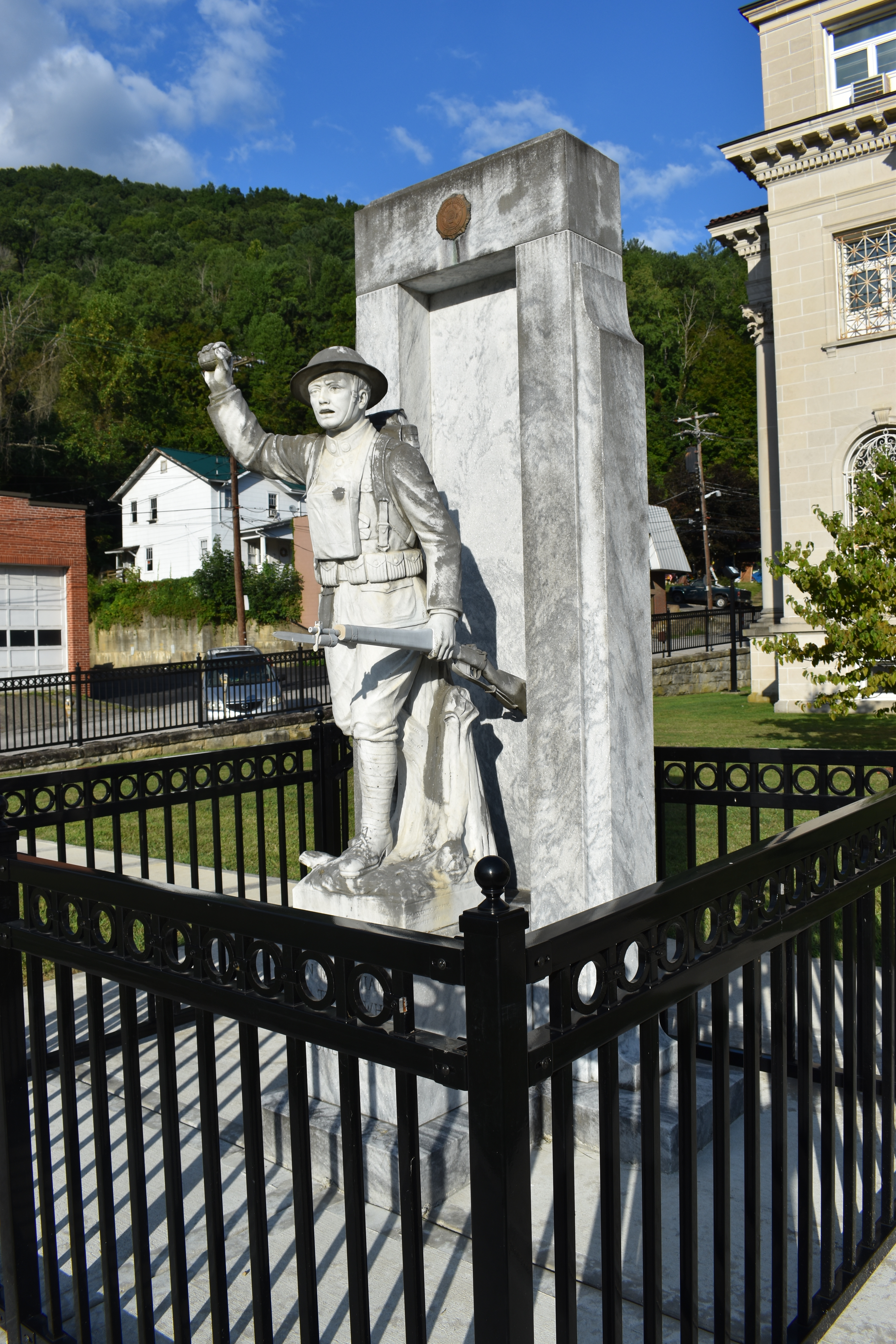 Zoom on the image : Boone County Doughboy Memorial