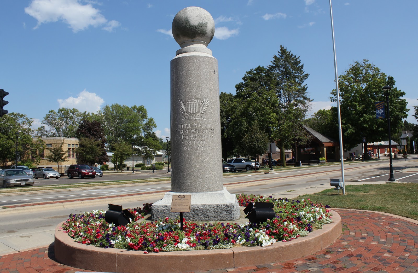 Zoom on the image : Oregon (WI) World War Memorial