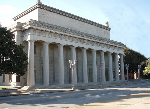 Zoom on the image : Louisville Memorial Auditorium
