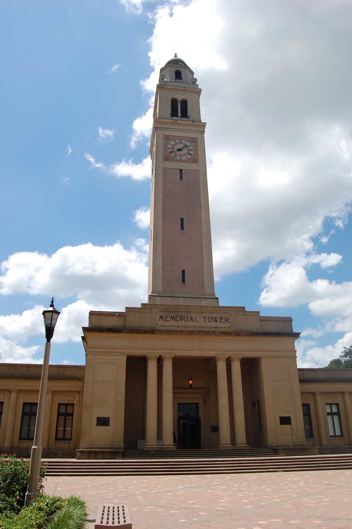 Zoom on the image : Memorial Tower