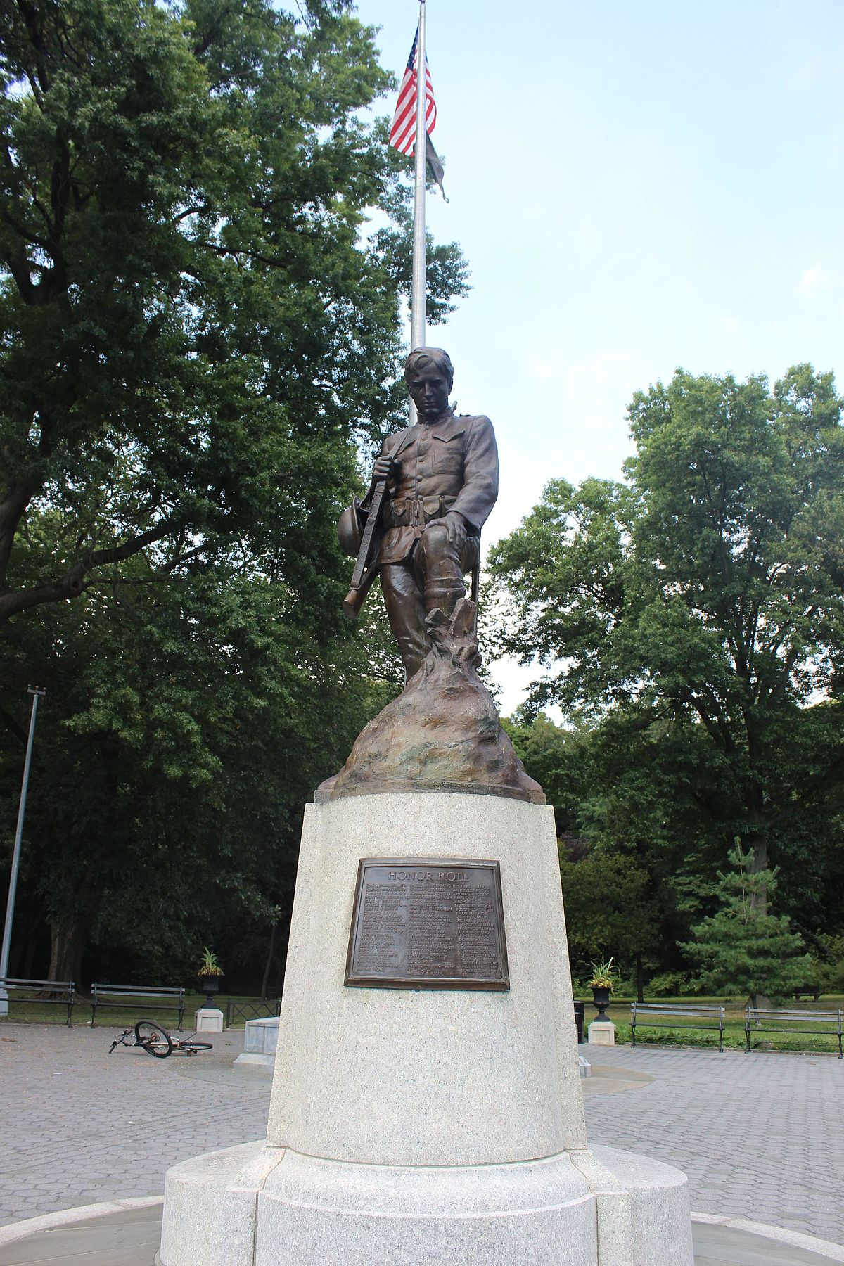 Zoom on the image : Buddy Monument / Richmond Hill War Memorial