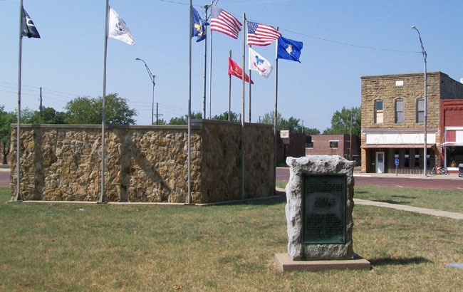 Zoom on the image : Woodson County World War Memorial