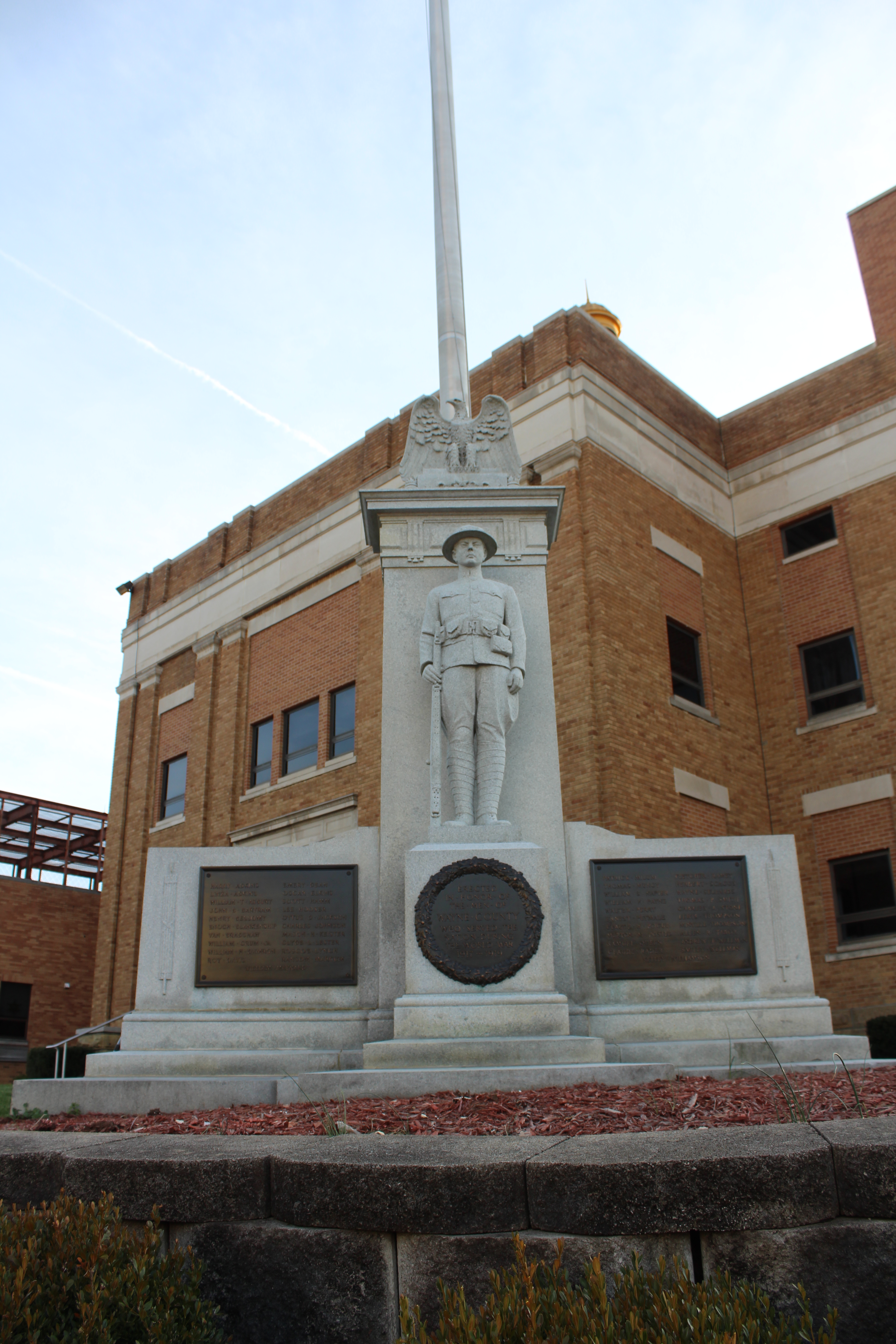 Zoom on the image : Wayne County World War I Memorial