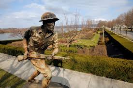 Zoom on the image : World War I Buddy Monument