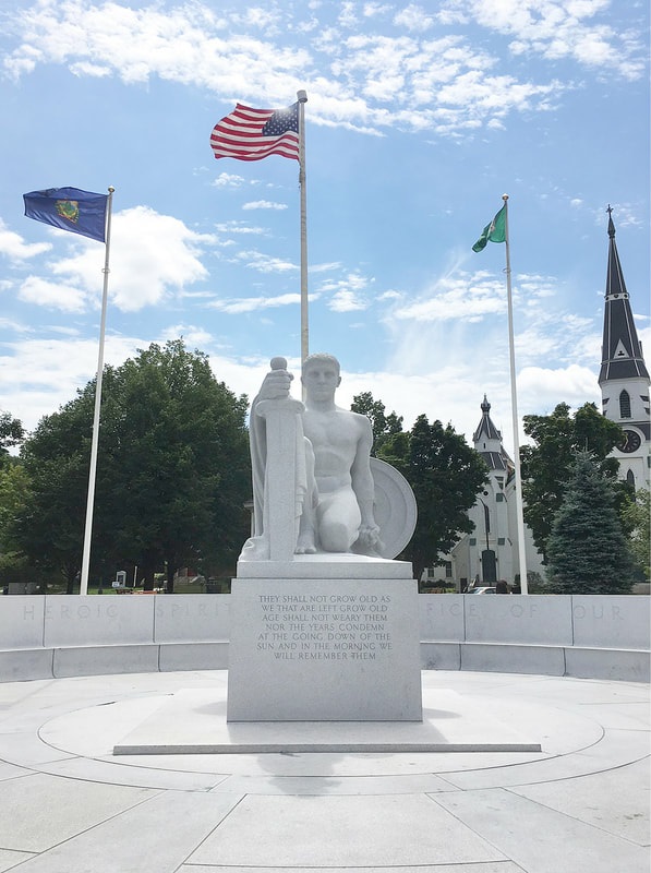 Zoom on the image : The Soldiers' and Sailors' Memorial