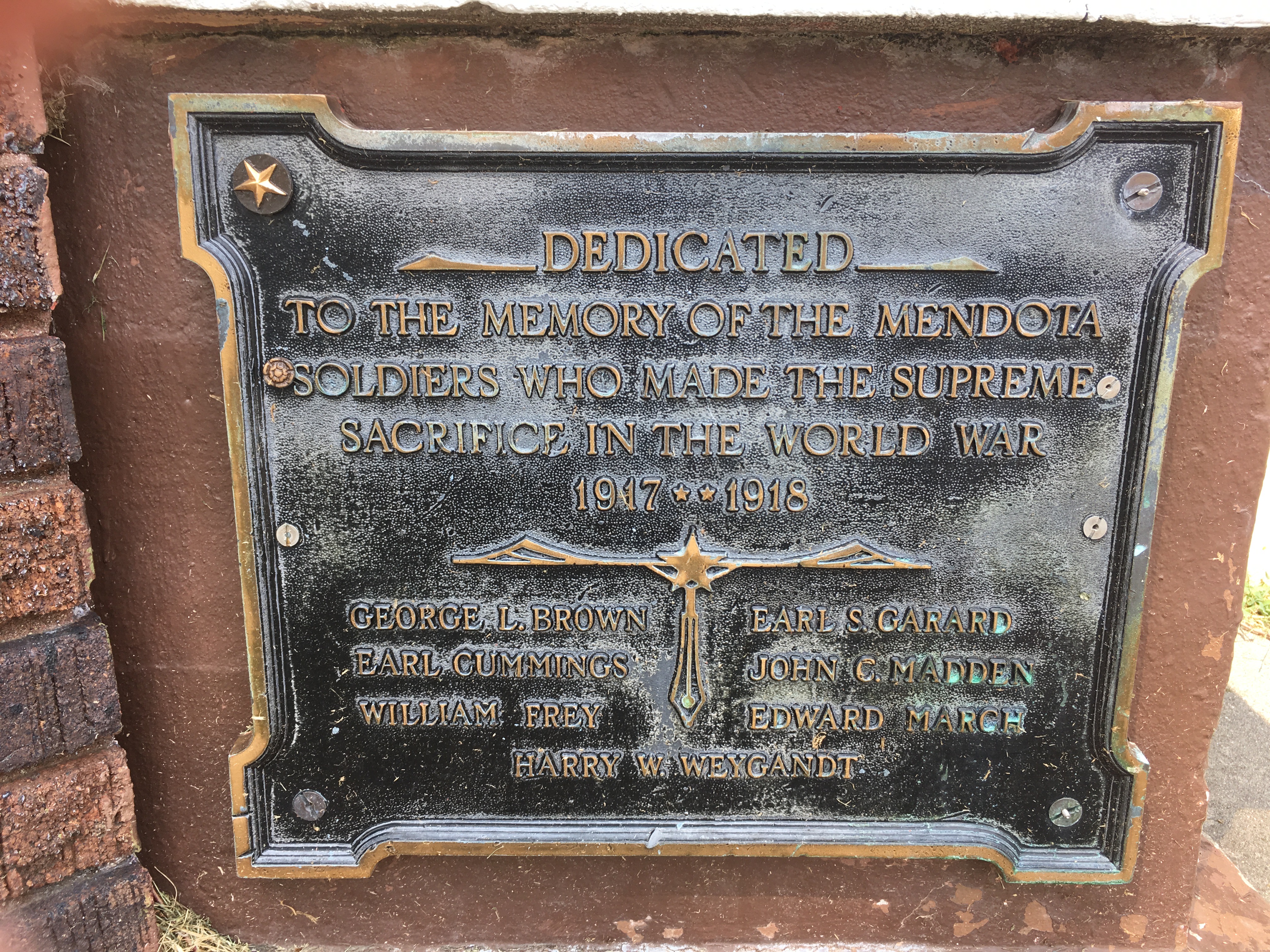 Zoom on the image : “World War” Memorial Community Drinking Fountain