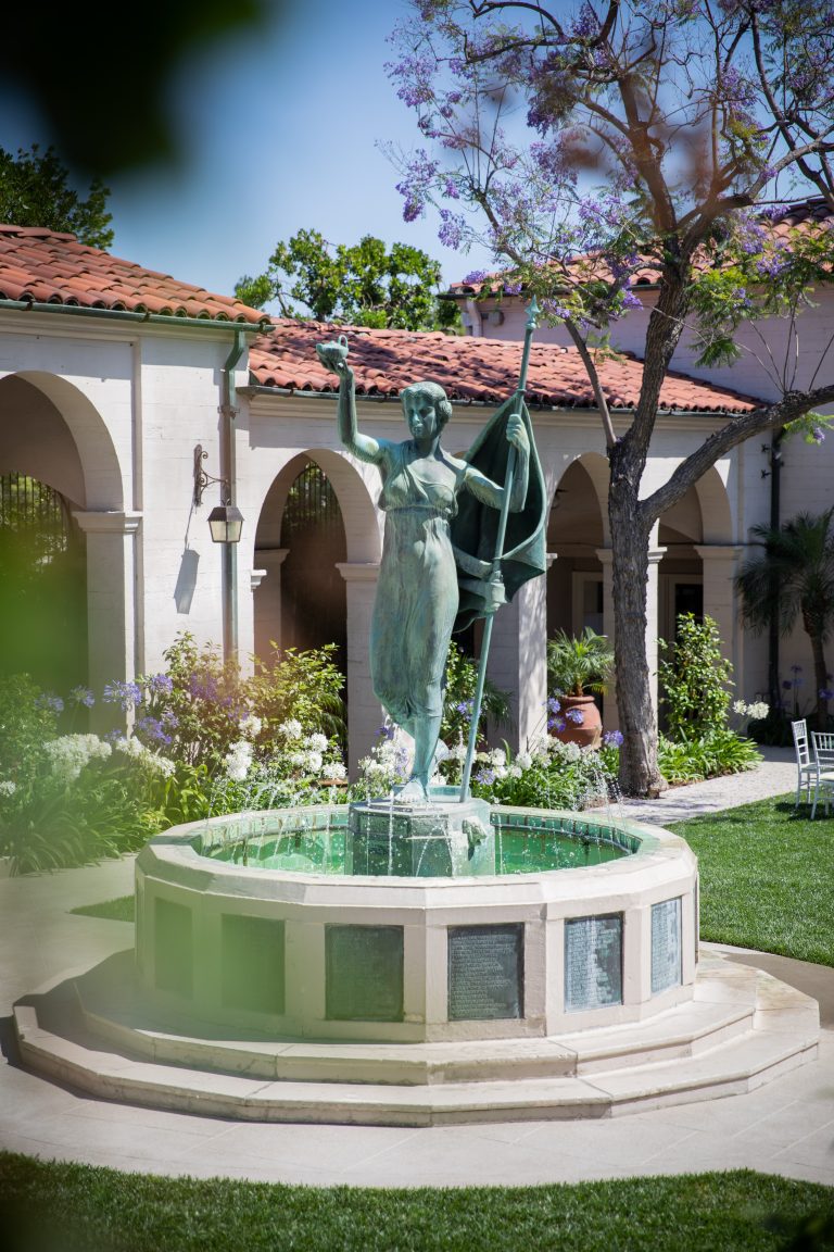 Zoom on the image : The Fountain of Honor