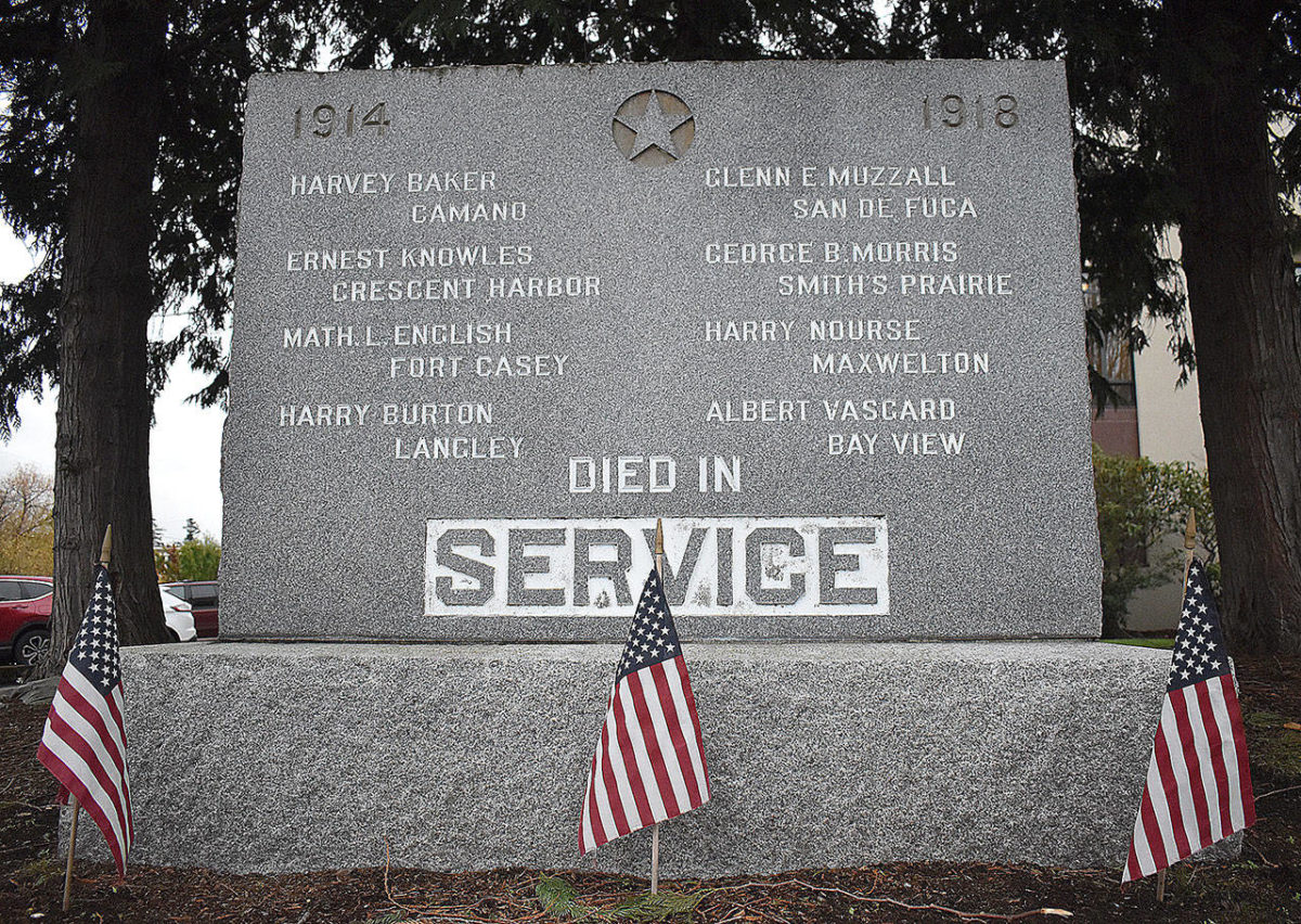 Zoom on the image : Island County Courthouse World War Memorial Monument 