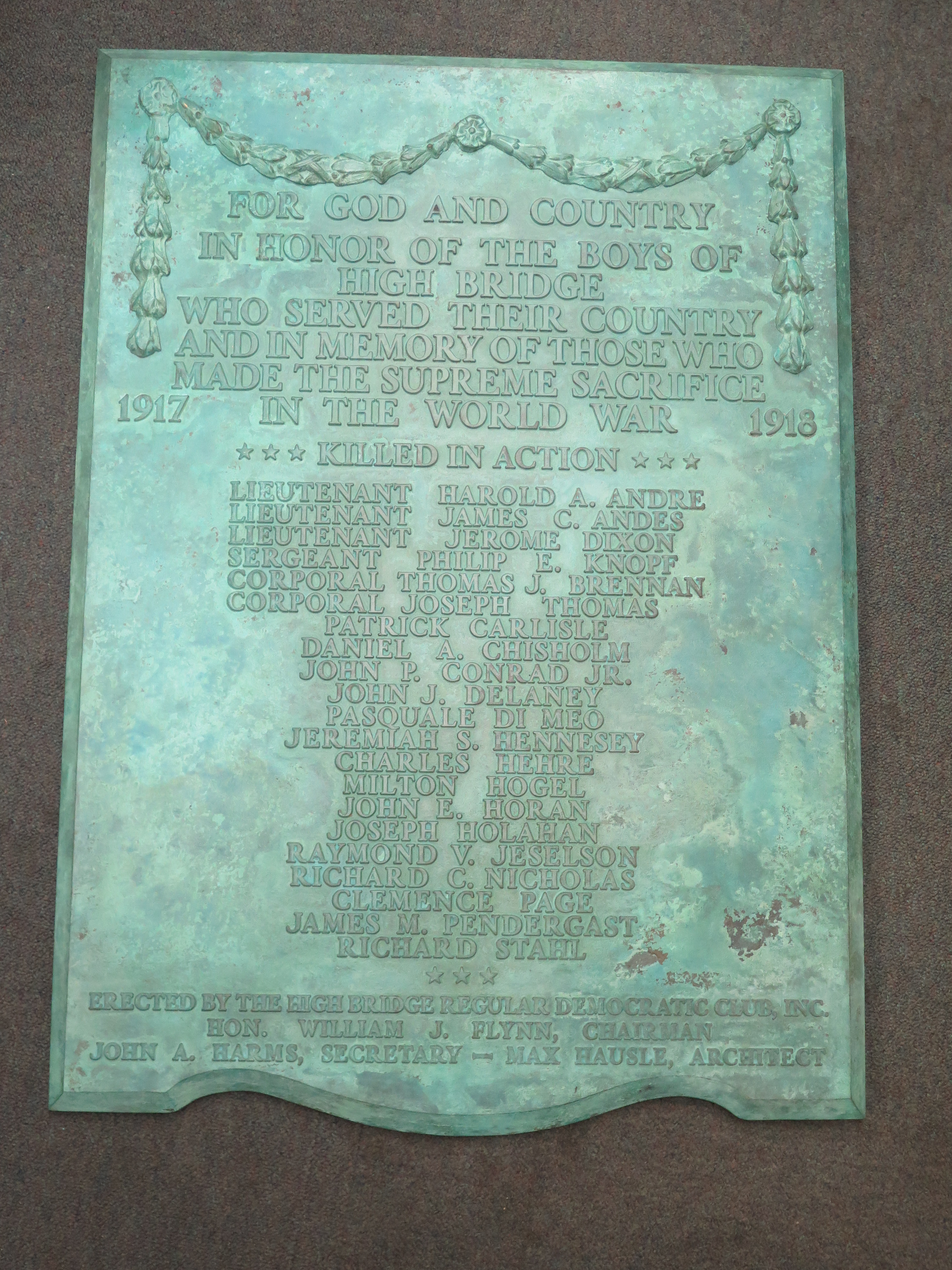 Zoom on the image : Highbridge War Memorial Doughboy