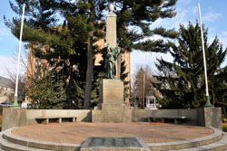 Zoom on the image : Soldiers and Sailors Memorial