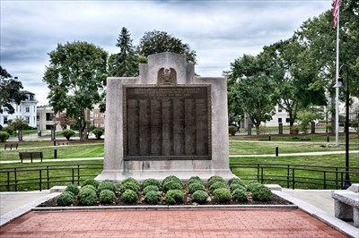 Zoom on the image : World War I Memorial Dean College