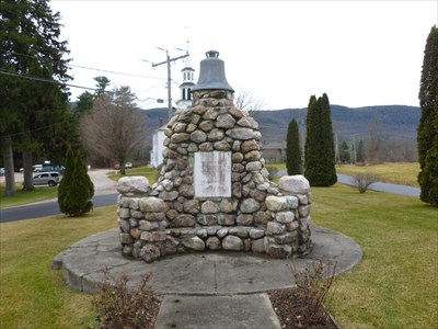 Zoom on the image : War Memorial - East Canaan
