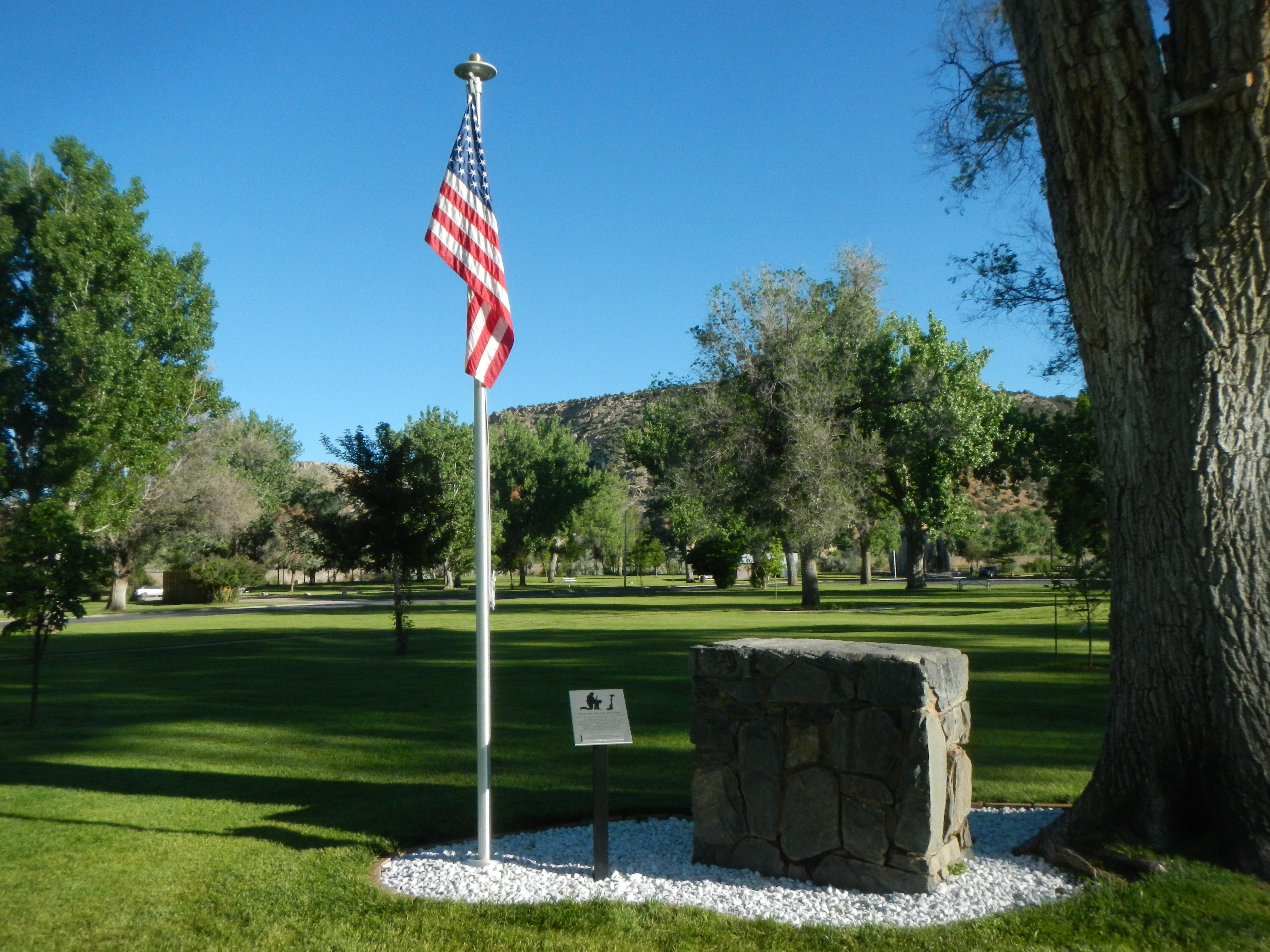 Zoom on the image : Walter Manley Haynes Memorial