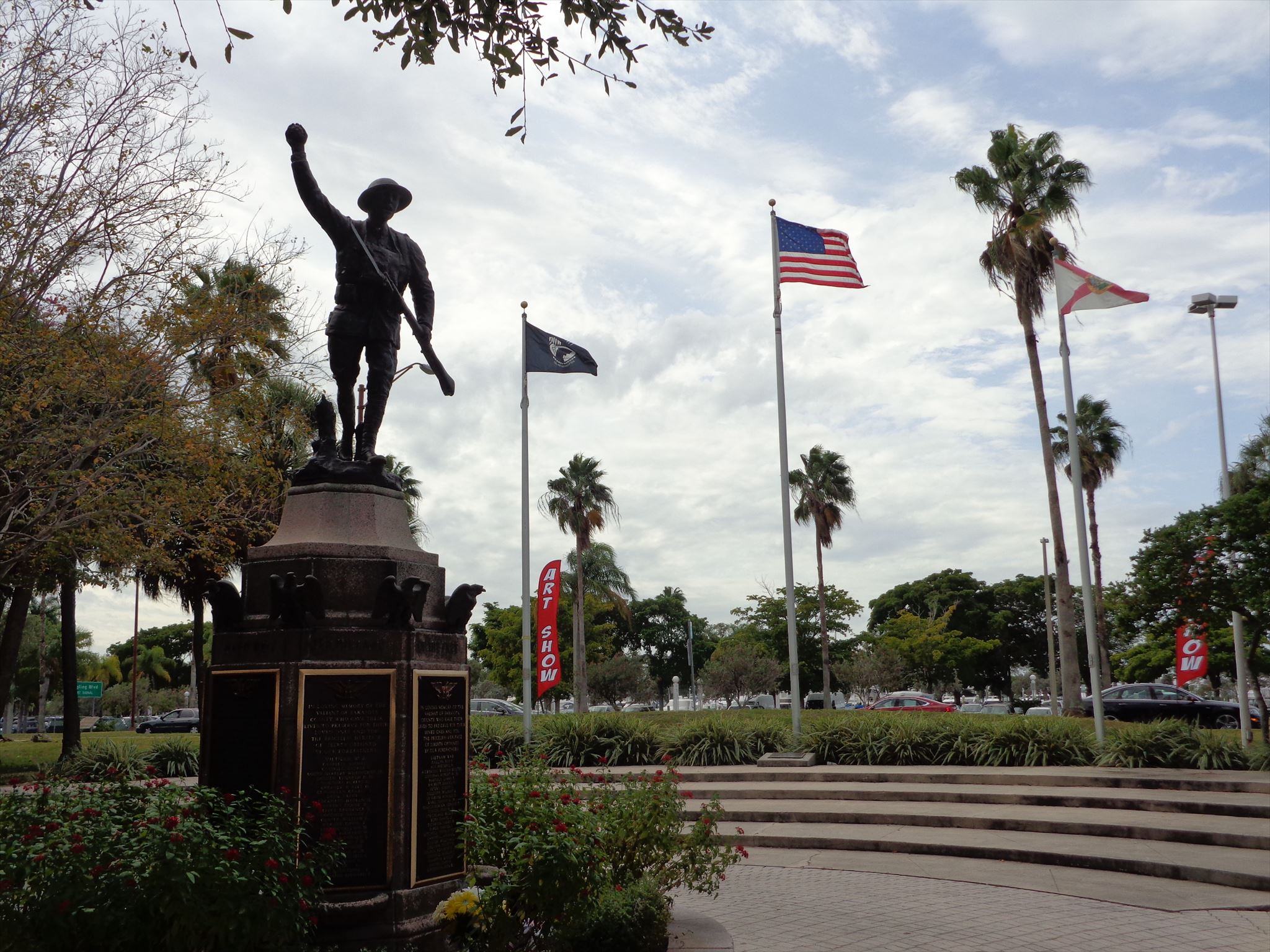 Zoom on the image : Sarasota Doughboy