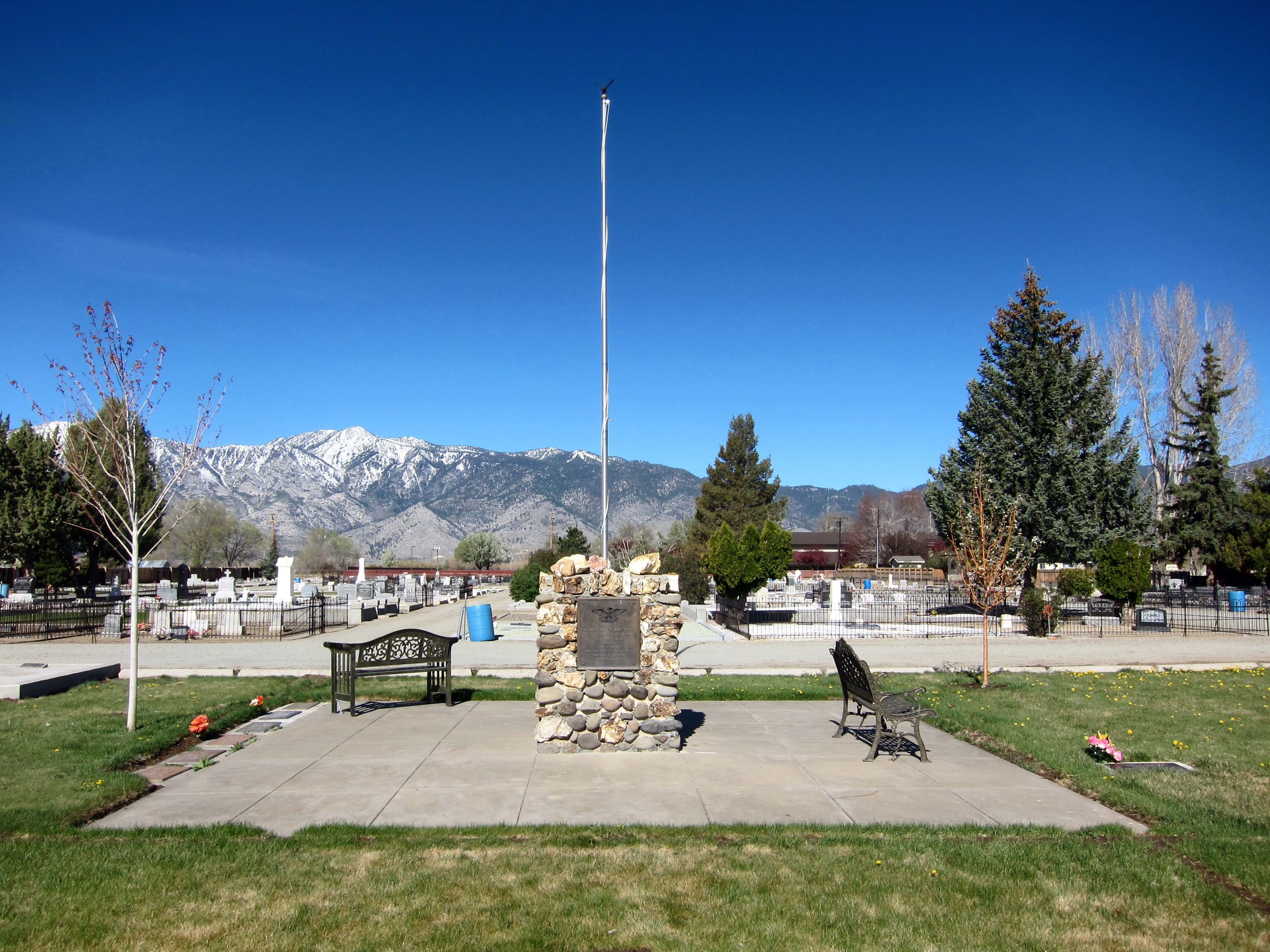 Zoom on the image : Garden Cemetery WWI Veterans Memorial