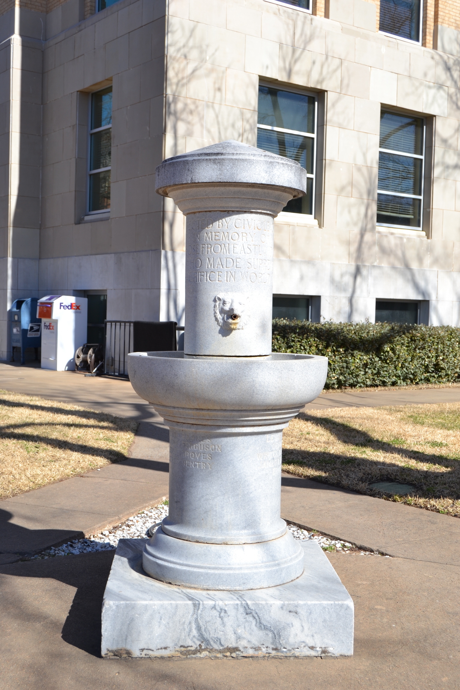 Zoom on the image : Eastland County World War I Memorial Fountain
