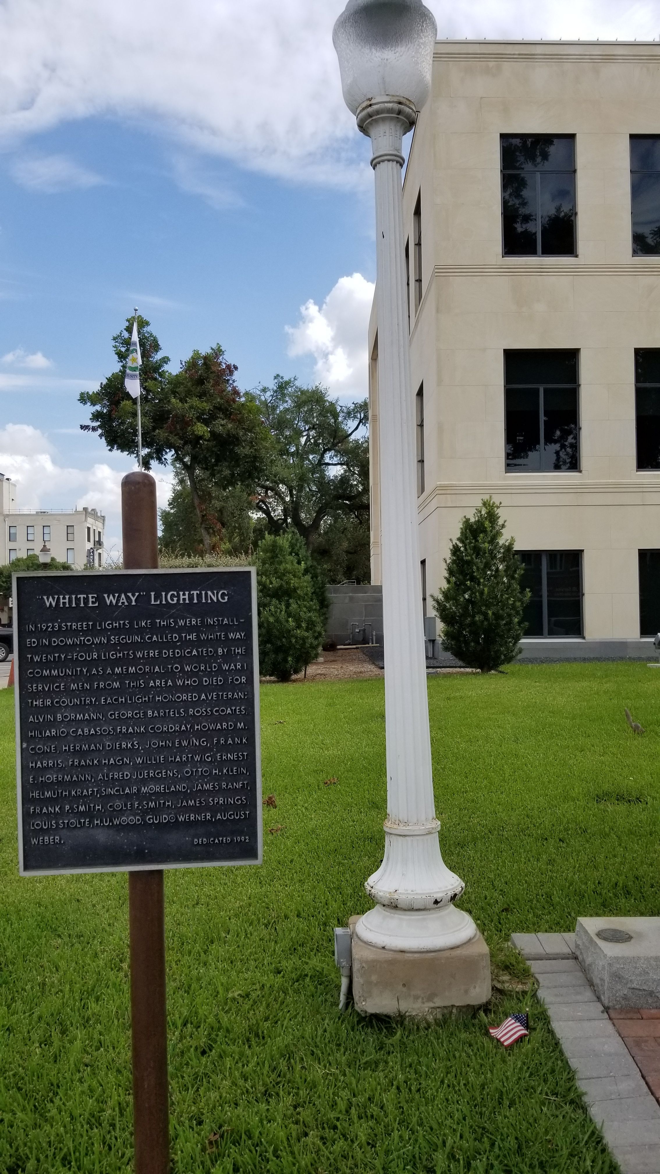 Zoom on the image : White Way Lighting Memorial
