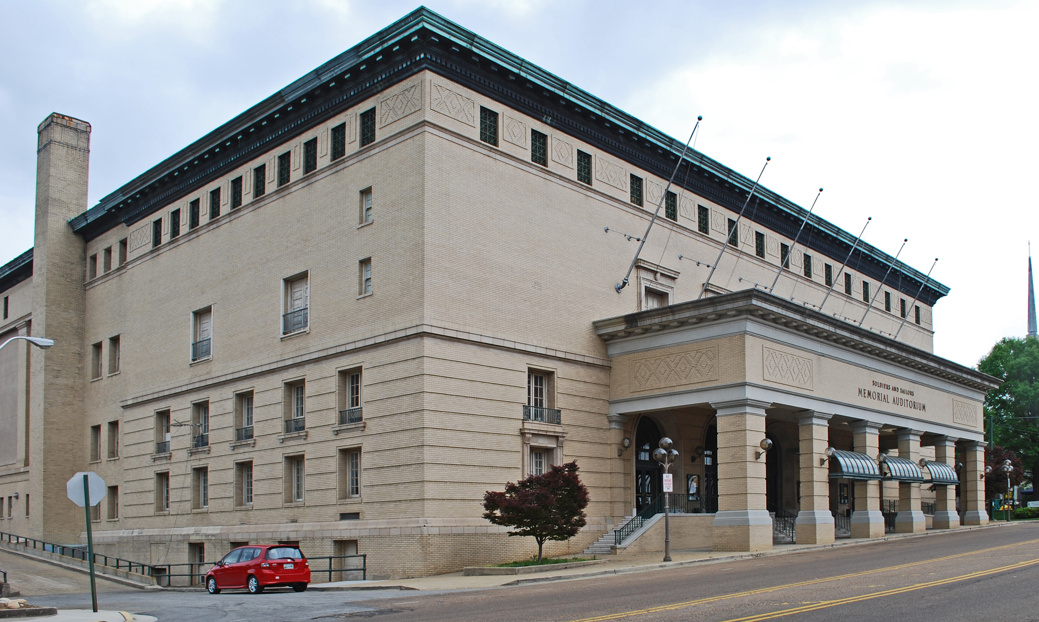 Zoom on the image : The Soldiers and Sailors Memorial Auditorium