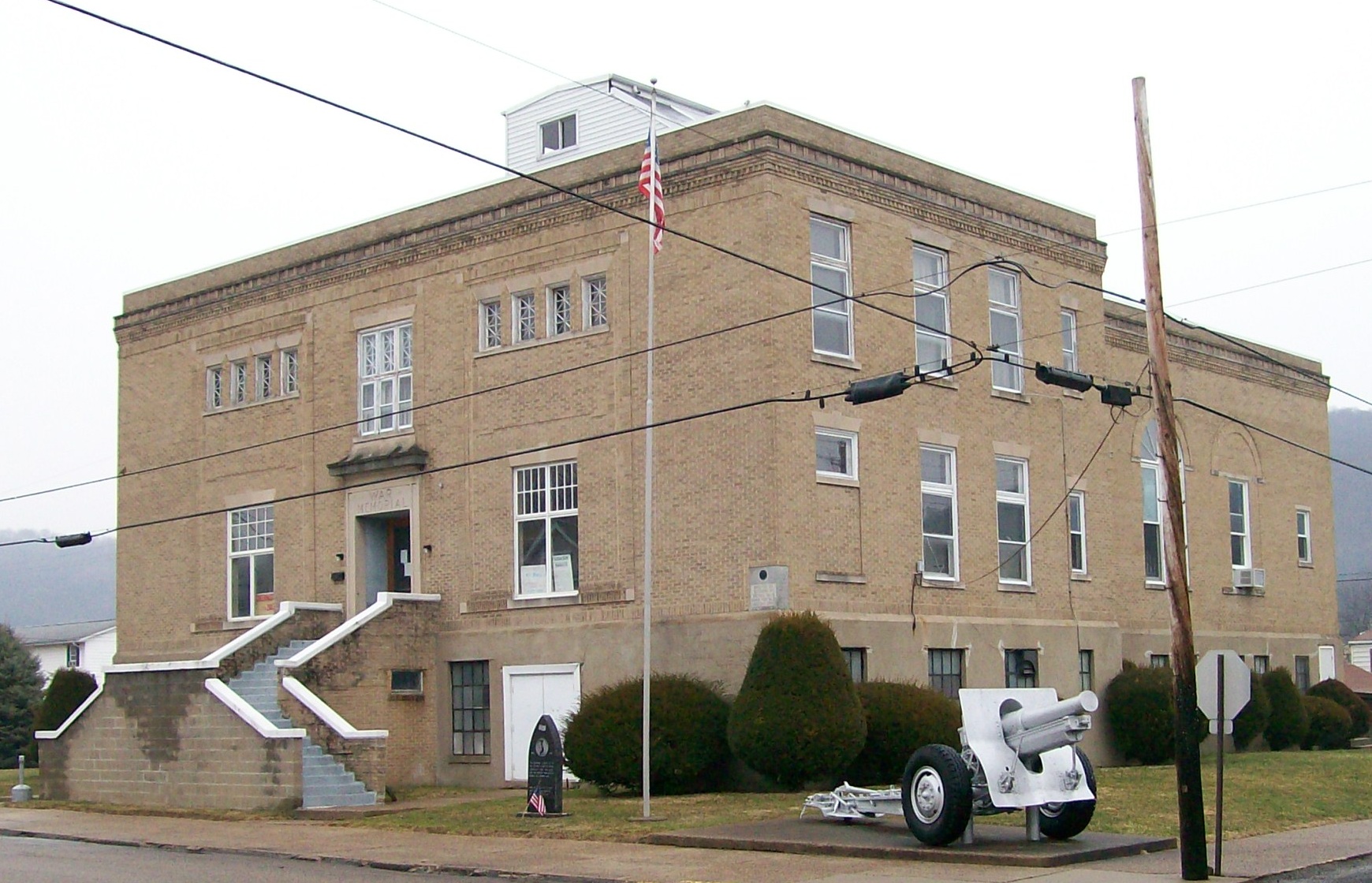 Zoom on the image : New Martinsville War Memorial Building