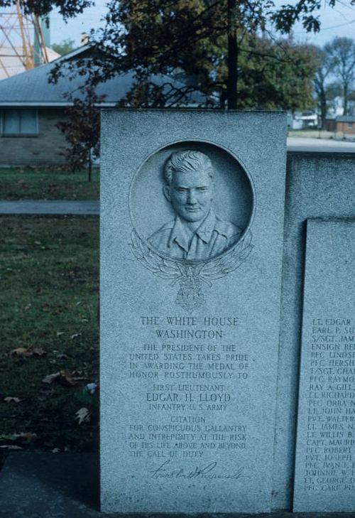 Zoom on the image : Lloyd Memorial
