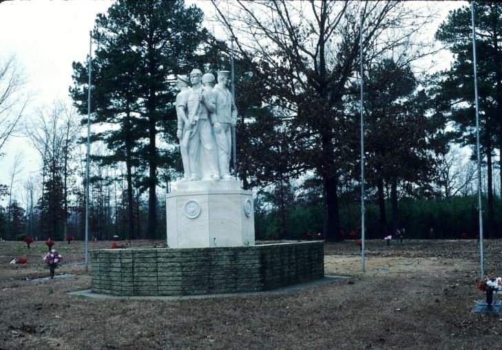 Zoom on the image : Alexander Veterans Memorial