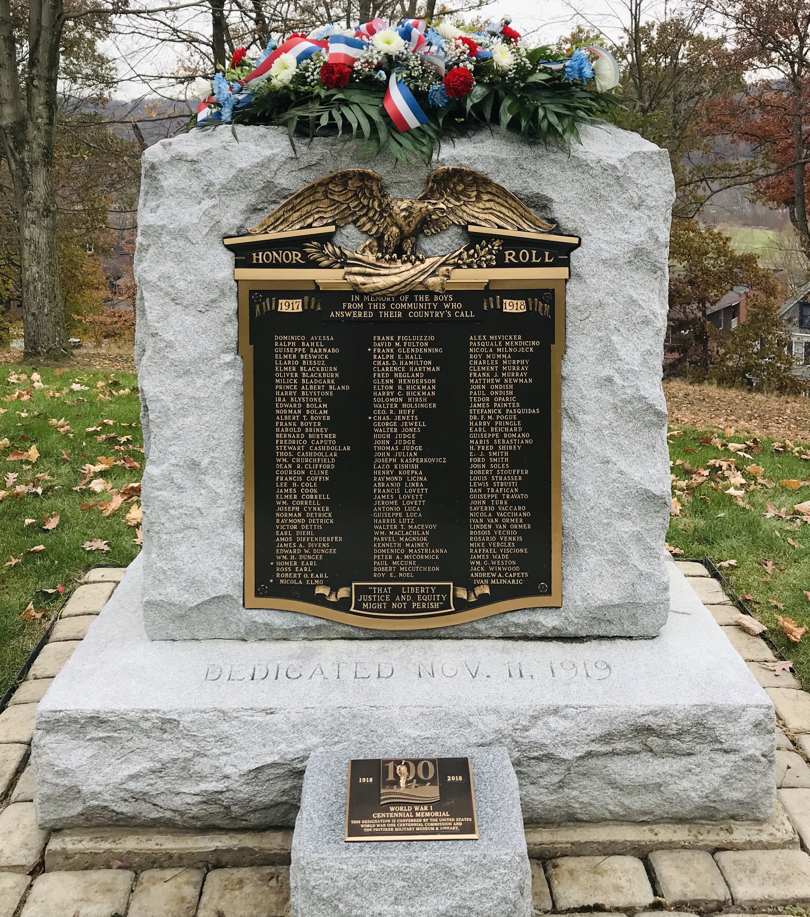 Zoom on the image : Trafford World War I Memorial 