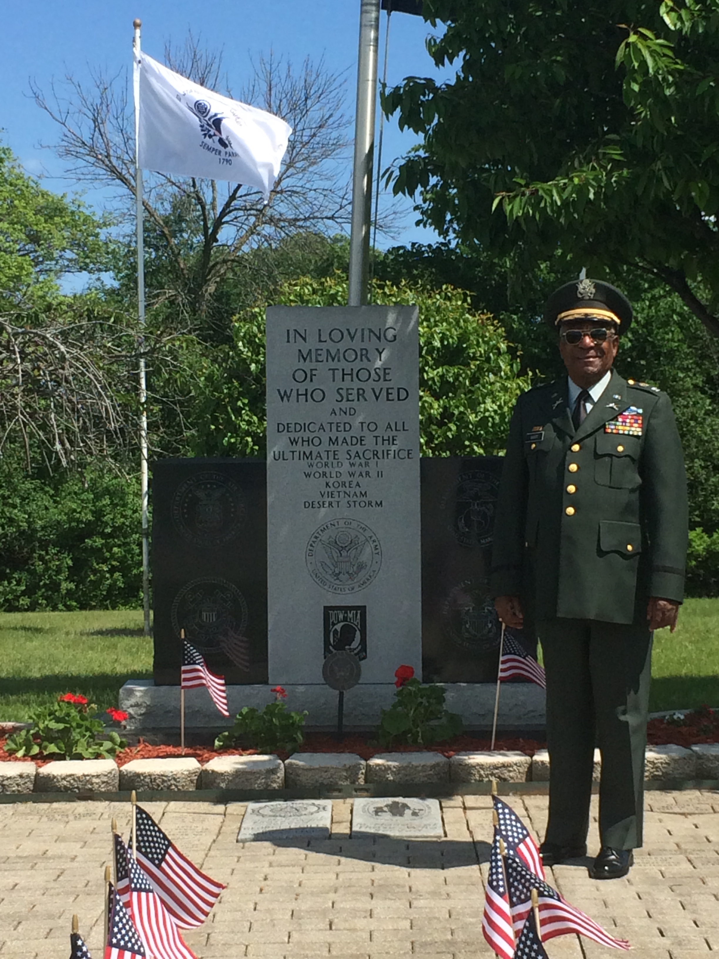 Zoom on the image : Lincoln Cemetery War Memorial