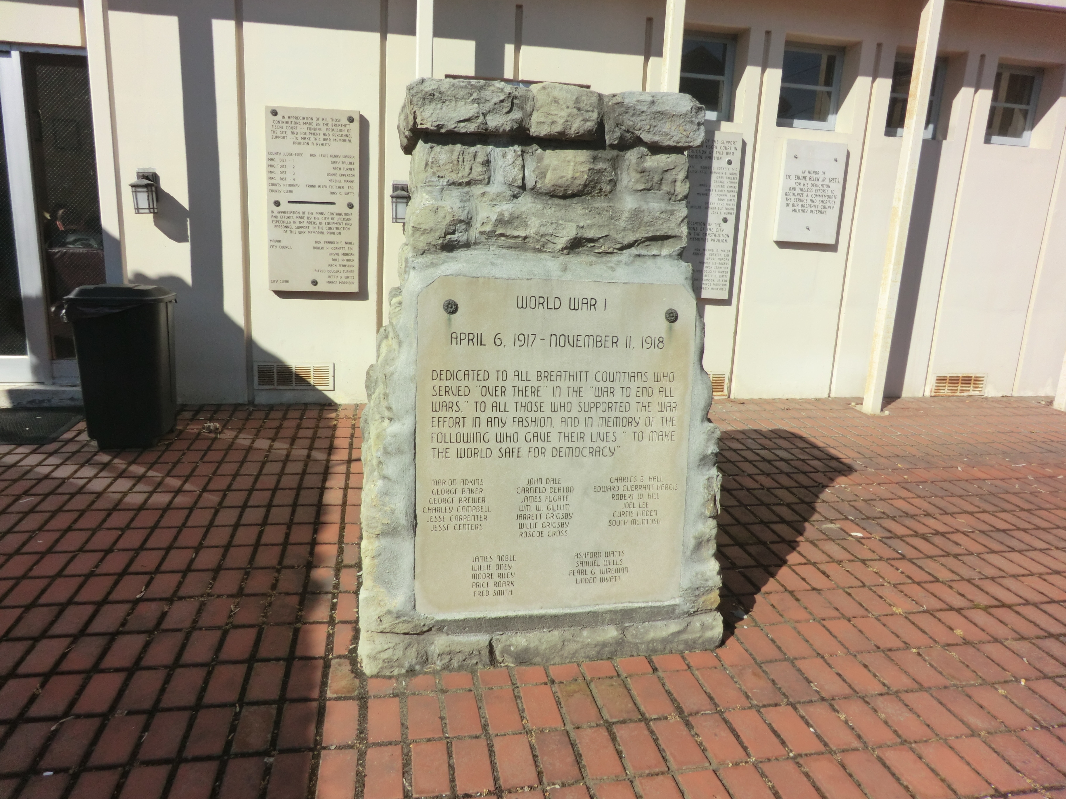 Zoom on the image : Breathitt County WWI Memorial